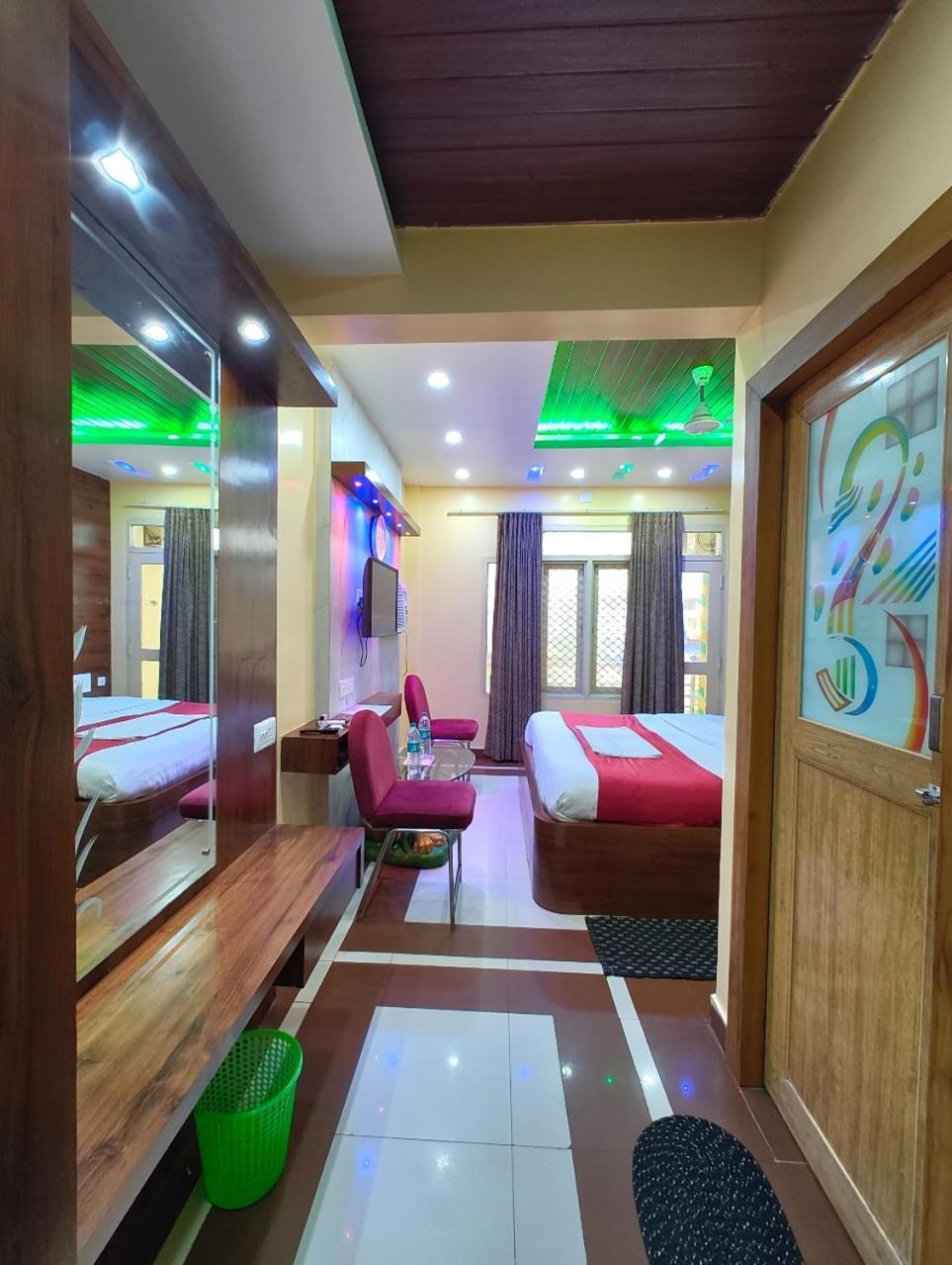 A-shray Swargadwar Near -golden-sea-beach-and Temple-with-lift-wifi-restaurant-parking Facilities-newly Decorated Room-with-prime-location Hotel 3*