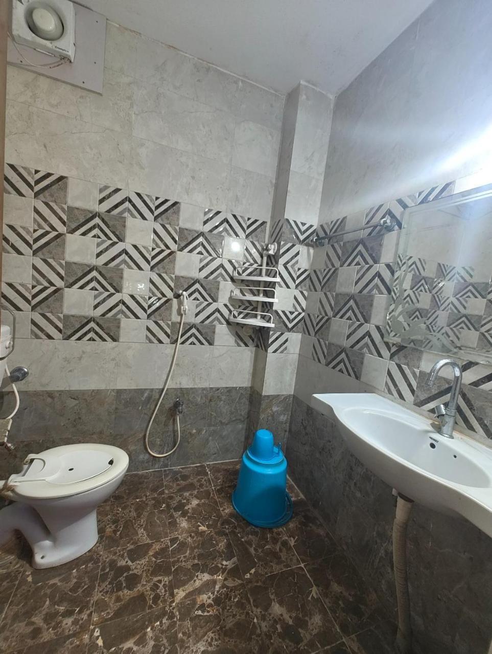 Hotel A-shray Swargadwar Near -golden-sea-beach-and Temple-with-lift-wifi-restaurant-parking Facilities-newly Decorated Room-with-prime-location 3*