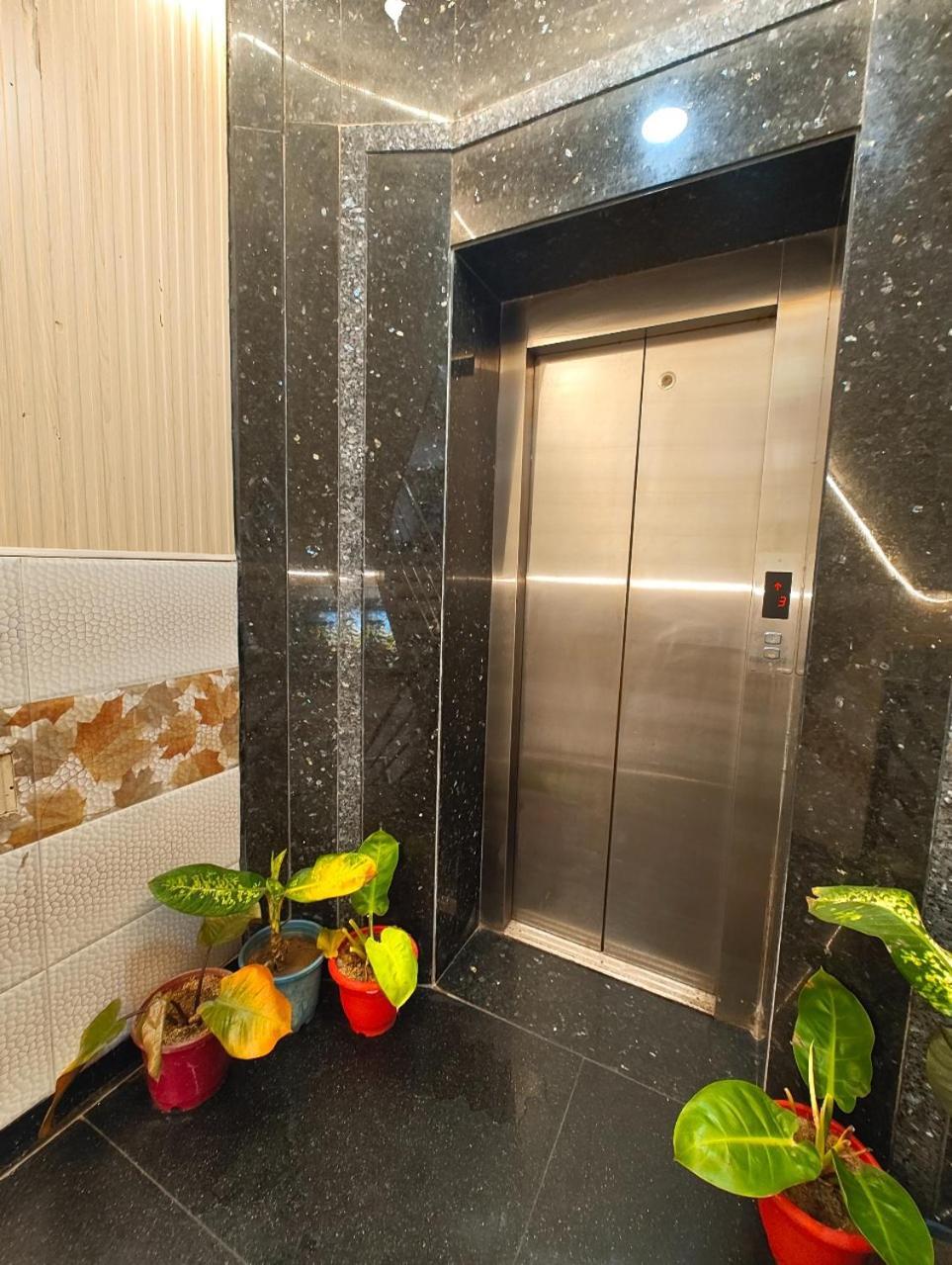 A-shray Swargadwar Near -golden-sea-beach-and Temple-with-lift-wifi-restaurant-parking Facilities-newly Decorated Room-with-prime-location Hotel Puri