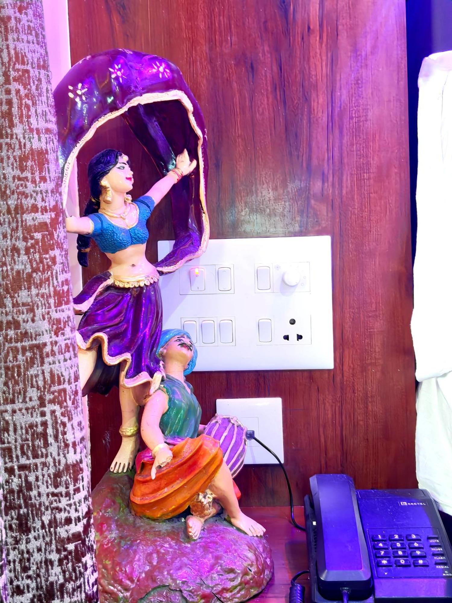 A-shray Swargadwar Near -golden-sea-beach-and Temple-with-lift-wifi-restaurant-parking Facilities-newly Decorated Room-with-prime-location 3*