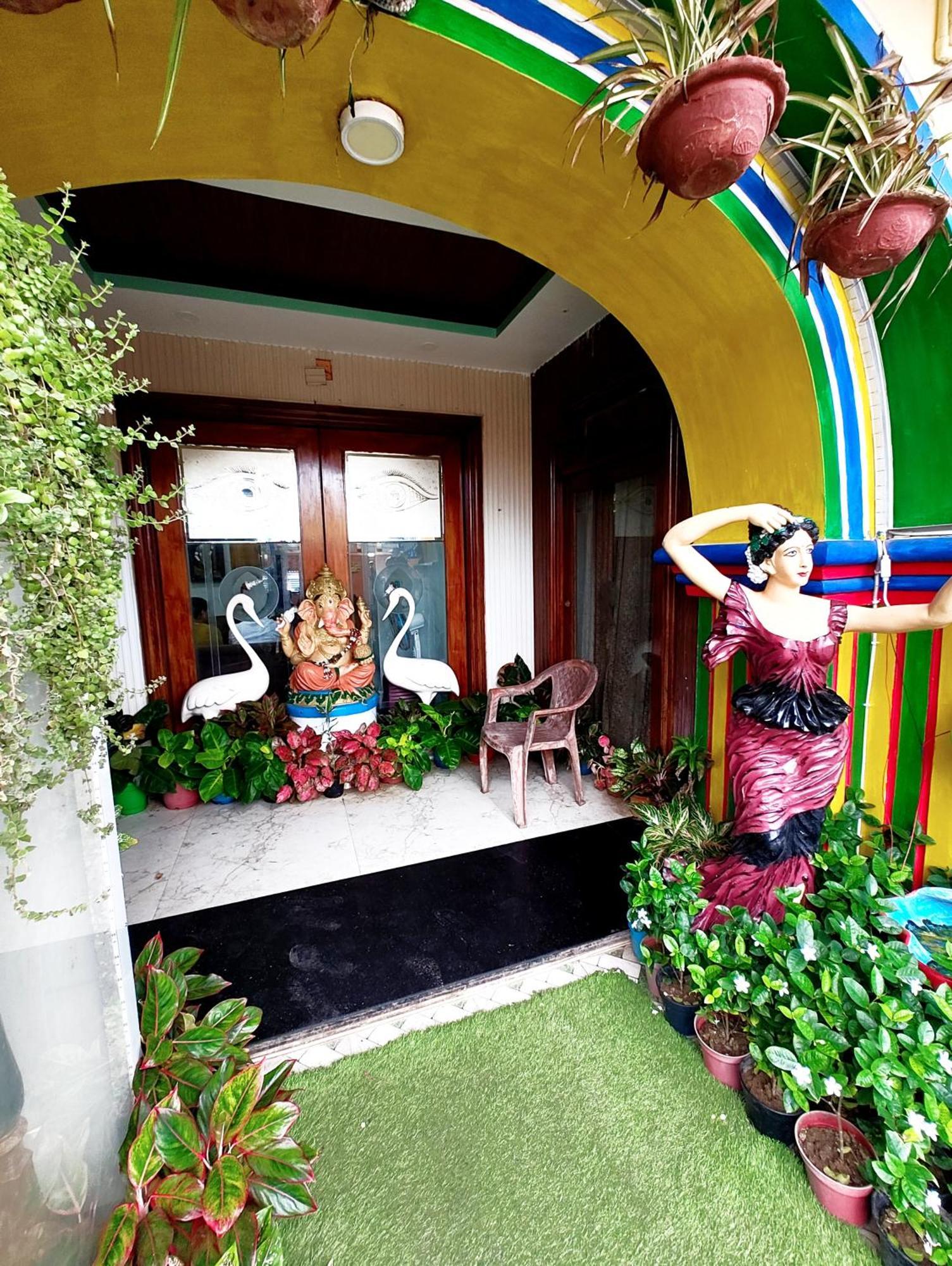 A-shray Swargadwar Near -golden-sea-beach-and Temple-with-lift-wifi-restaurant-parking Facilities-newly Decorated Room-with-prime-location