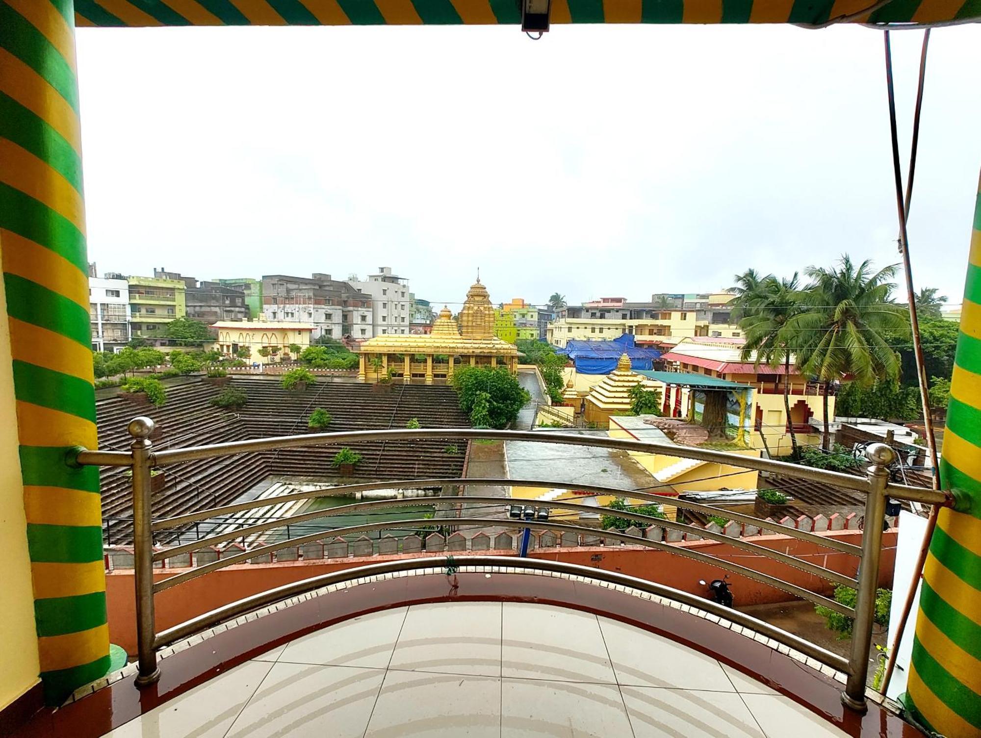 A-shray Swargadwar Near -golden-sea-beach-and Temple-with-lift-wifi-restaurant-parking Facilities-newly Decorated Room-with-prime-location Hotel