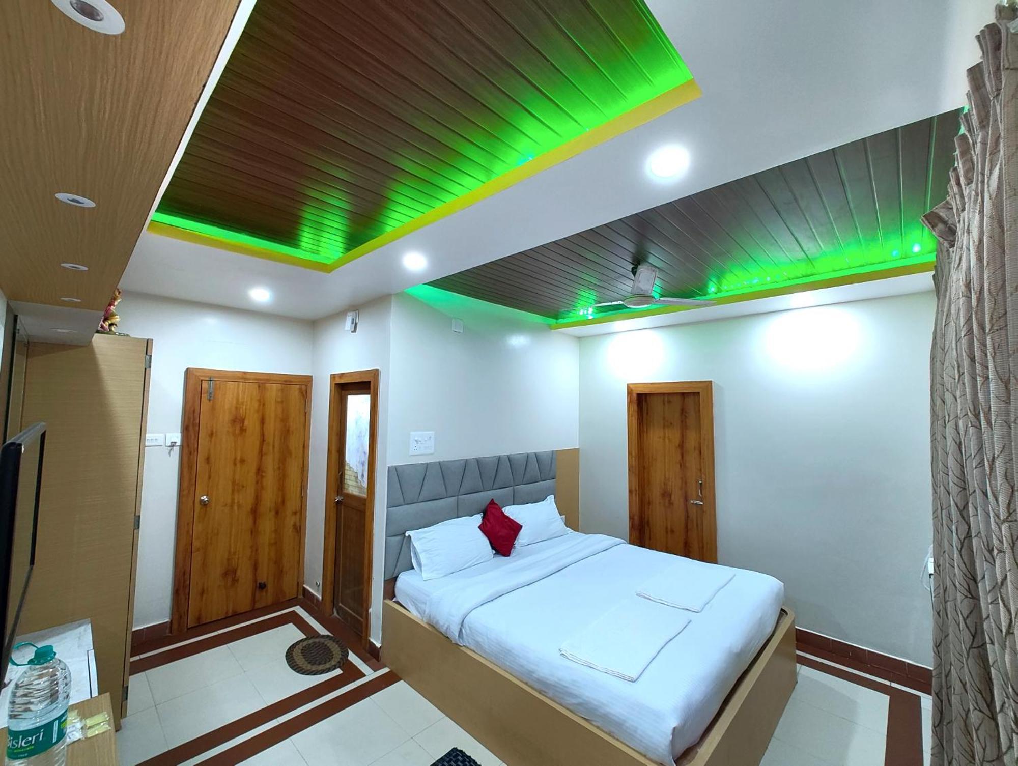 A-shray Swargadwar Near -golden-sea-beach-and Temple-with-lift-wifi-restaurant-parking Facilities-newly Decorated Room-with-prime-location Puri