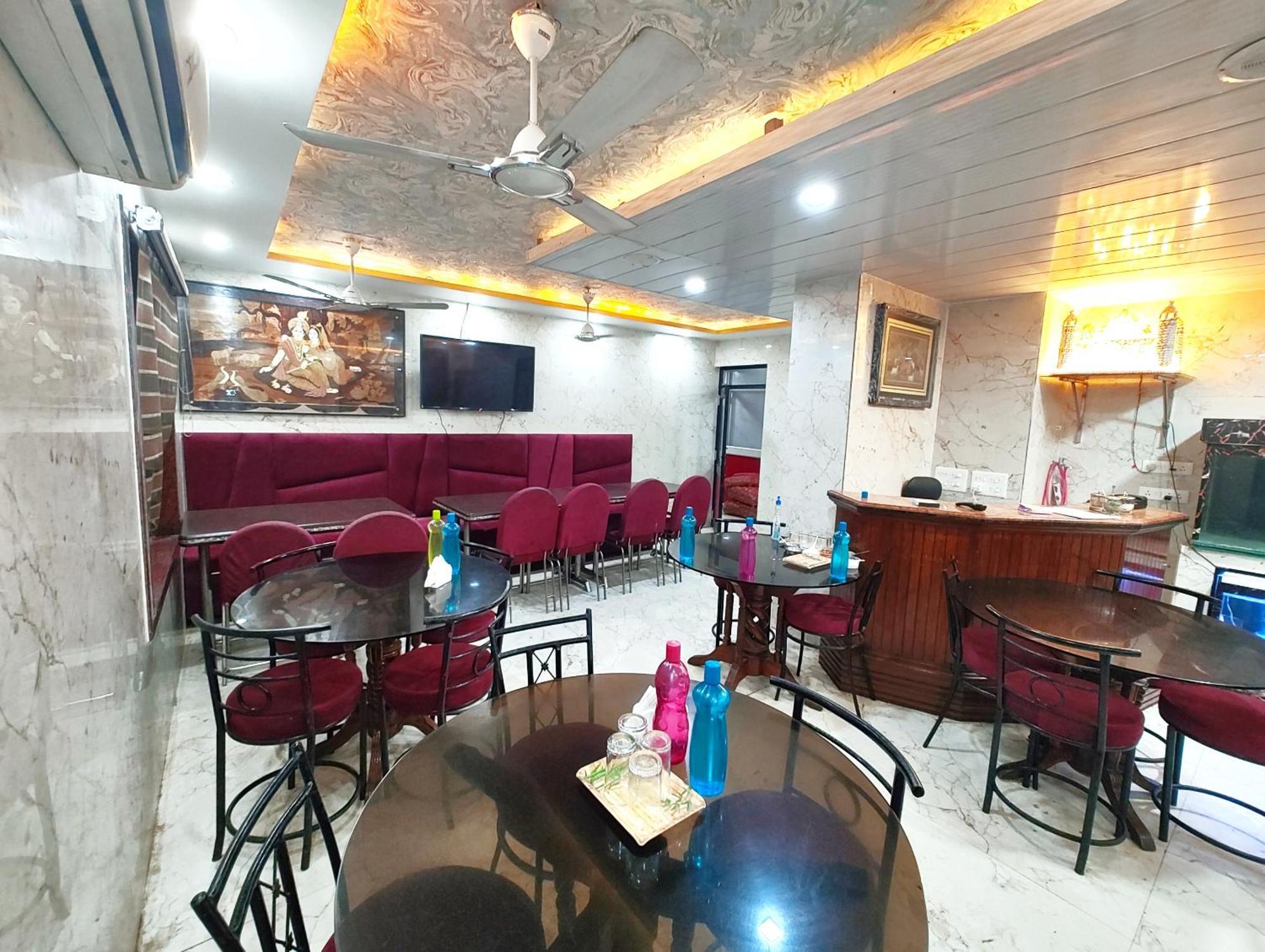 A-shray Swargadwar Near -golden-sea-beach-and Temple-with-lift-wifi-restaurant-parking Facilities-newly Decorated Room-with-prime-location
