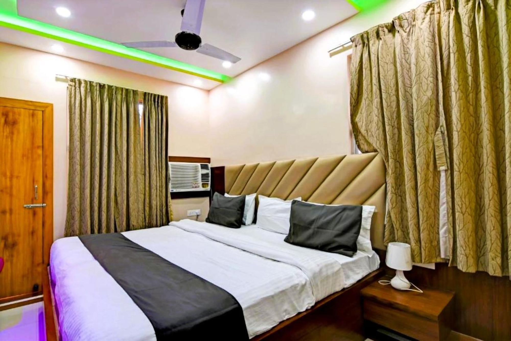 A-shray Swargadwar Near -golden-sea-beach-and Temple-with-lift-wifi-restaurant-parking Facilities-newly Decorated Room-with-prime-location Hotel 3*