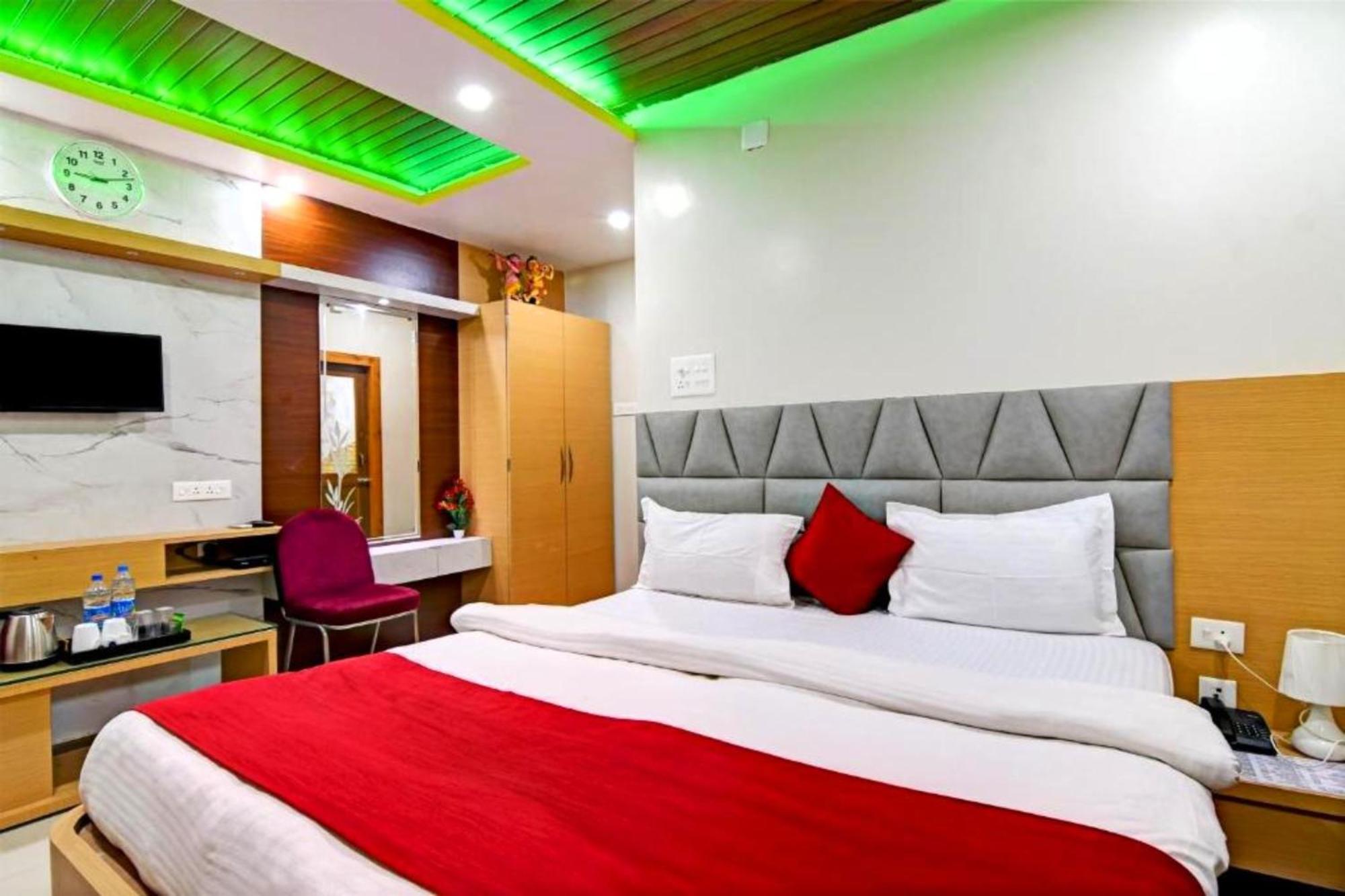 A-shray Swargadwar Near -golden-sea-beach-and Temple-with-lift-wifi-restaurant-parking Facilities-newly Decorated Room-with-prime-location Puri