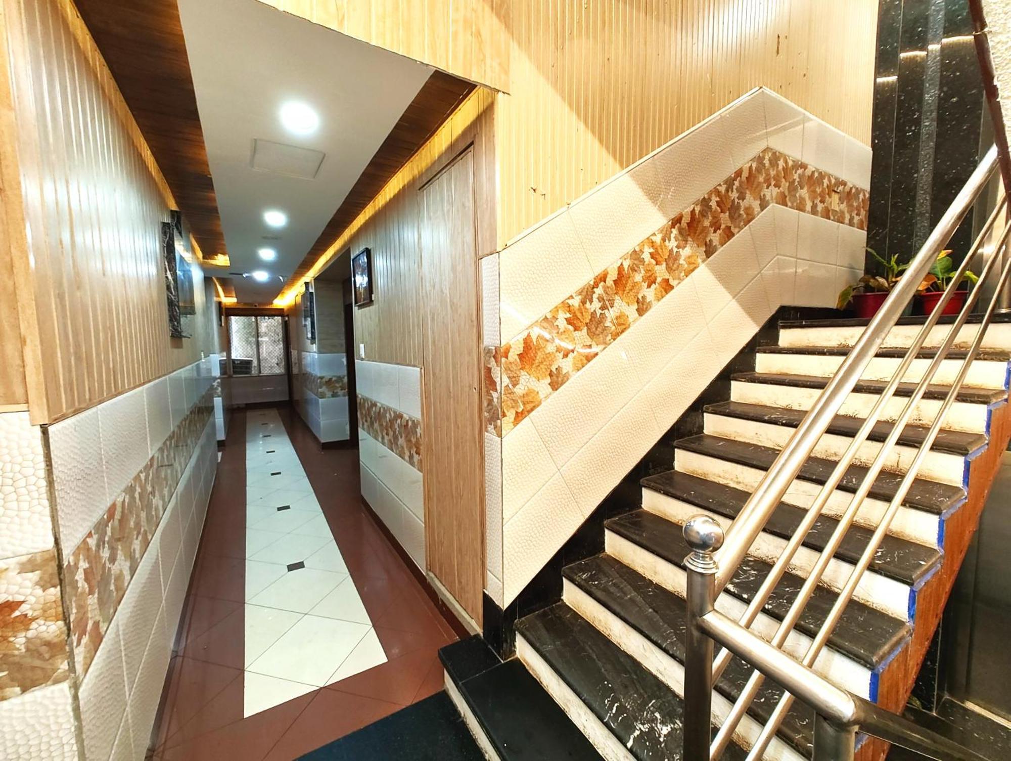 A-shray Swargadwar Near -golden-sea-beach-and Temple-with-lift-wifi-restaurant-parking Facilities-newly Decorated Room-with-prime-location