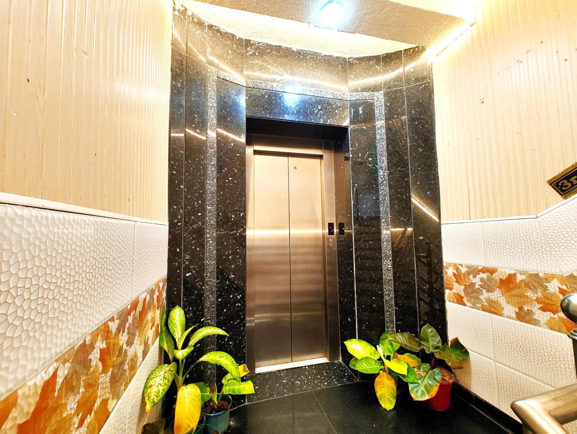 A-shray Swargadwar Near -golden-sea-beach-and Temple-with-lift-wifi-restaurant-parking Facilities-newly Decorated Room-with-prime-location Hotel 3*