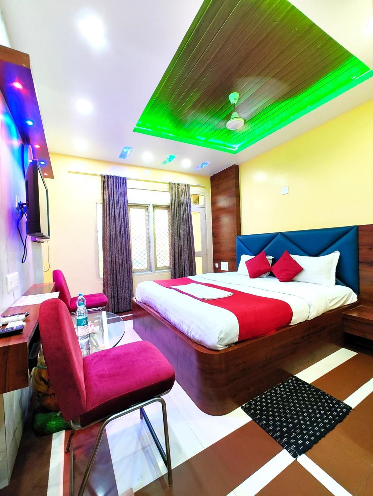 A-shray Swargadwar Near -golden-sea-beach-and Temple-with-lift-wifi-restaurant-parking Facilities-newly Decorated Room-with-prime-location Puri