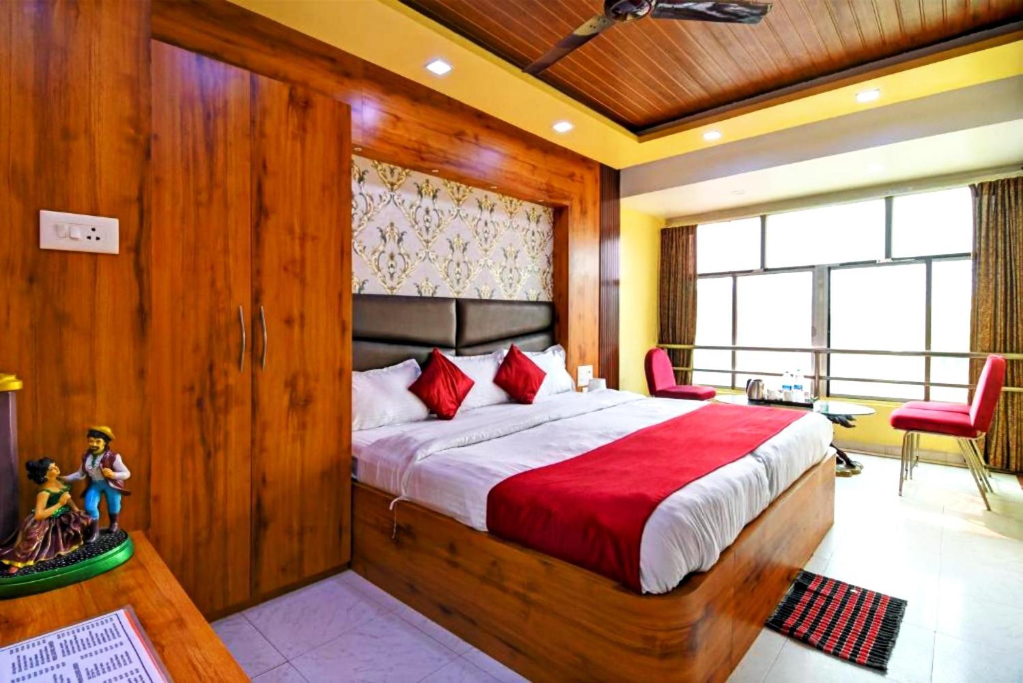 A-shray Swargadwar Near -golden-sea-beach-and Temple-with-lift-wifi-restaurant-parking Facilities-newly Decorated Room-with-prime-location Puri