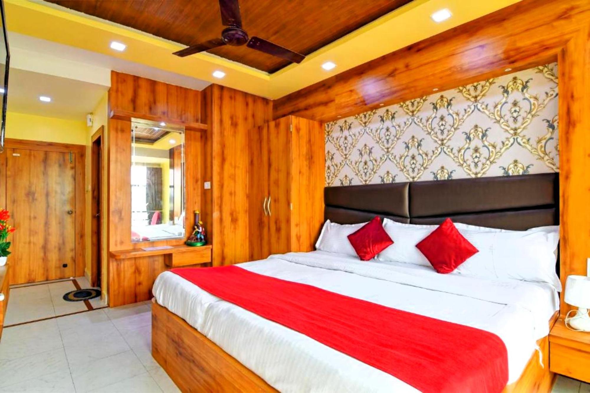 A-shray Swargadwar Near -golden-sea-beach-and Temple-with-lift-wifi-restaurant-parking Facilities-newly Decorated Room-with-prime-location Puri